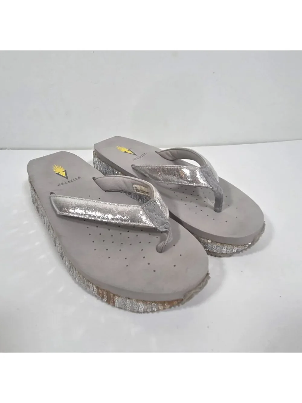 Volatile Eleanor Silver Flip Flop Thong Sandals Size 7 - Picture 1 of 6